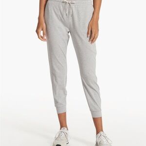 Vuori Women’s Performance Jogger Pale Grey Heather NWOT